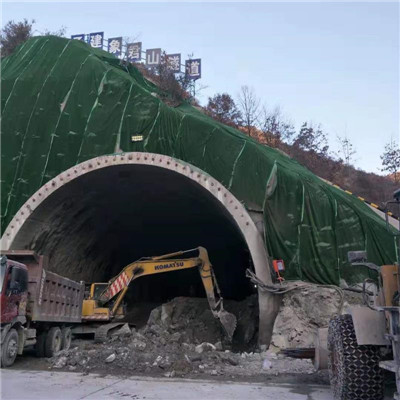 象君山项目正在安装隧道逃生管